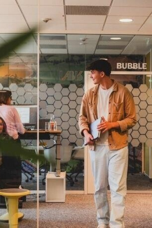 1759399156_Berufseinstieg_Direkteinstieg_in_Junior-Position