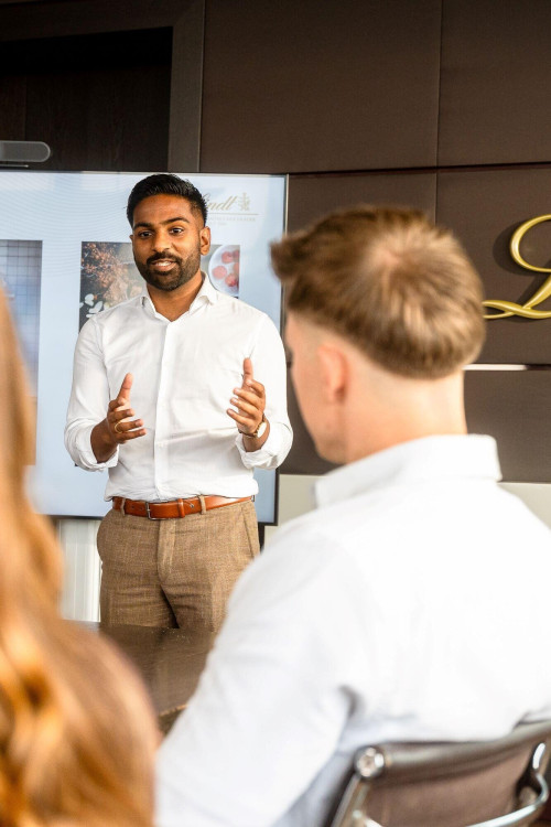 1756378150_Lindt_Employer_Branding_3