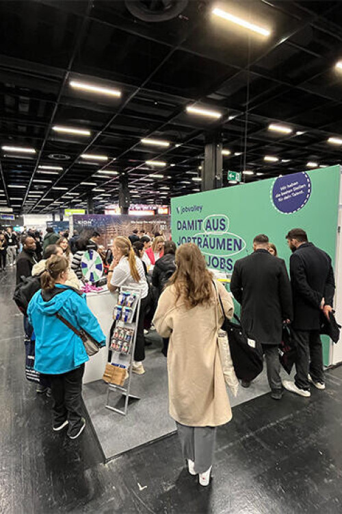 1759320382_Stand24_2