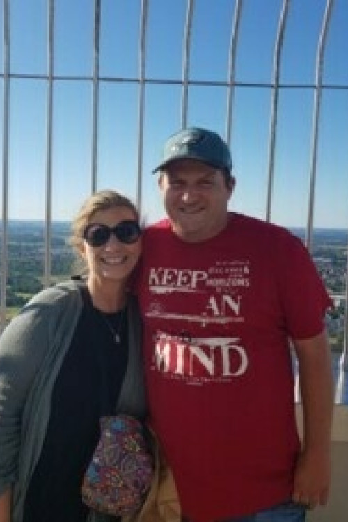 1716804526_Terri_Ann_und_Michael_auf_dem_Olympiaturm_in_München