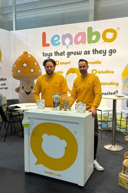 1763725850_Spielwarenmesse_2025_–_Lenabo_Messestand